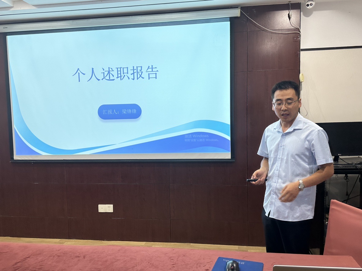 梁鋒鋒.JPG
